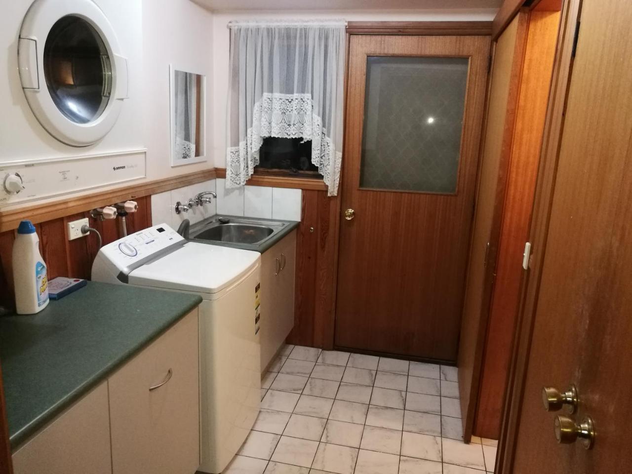 Castle Stay At Lakes Entrance Bagian luar foto
